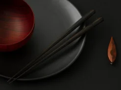 ORYOKI Essstäbchen Ablage Tsuyoi te shitan, Rosenholz