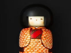 ORYOKI Kokeshi: Dekofigur Aki no hi (M) Autumn Day