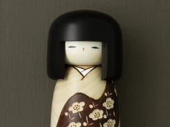 ORYOKI Kokeshi: Holzfigur Sachi