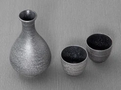 ORYOKI Sake Set Silber, 1 Karaffe, 4 Becher
